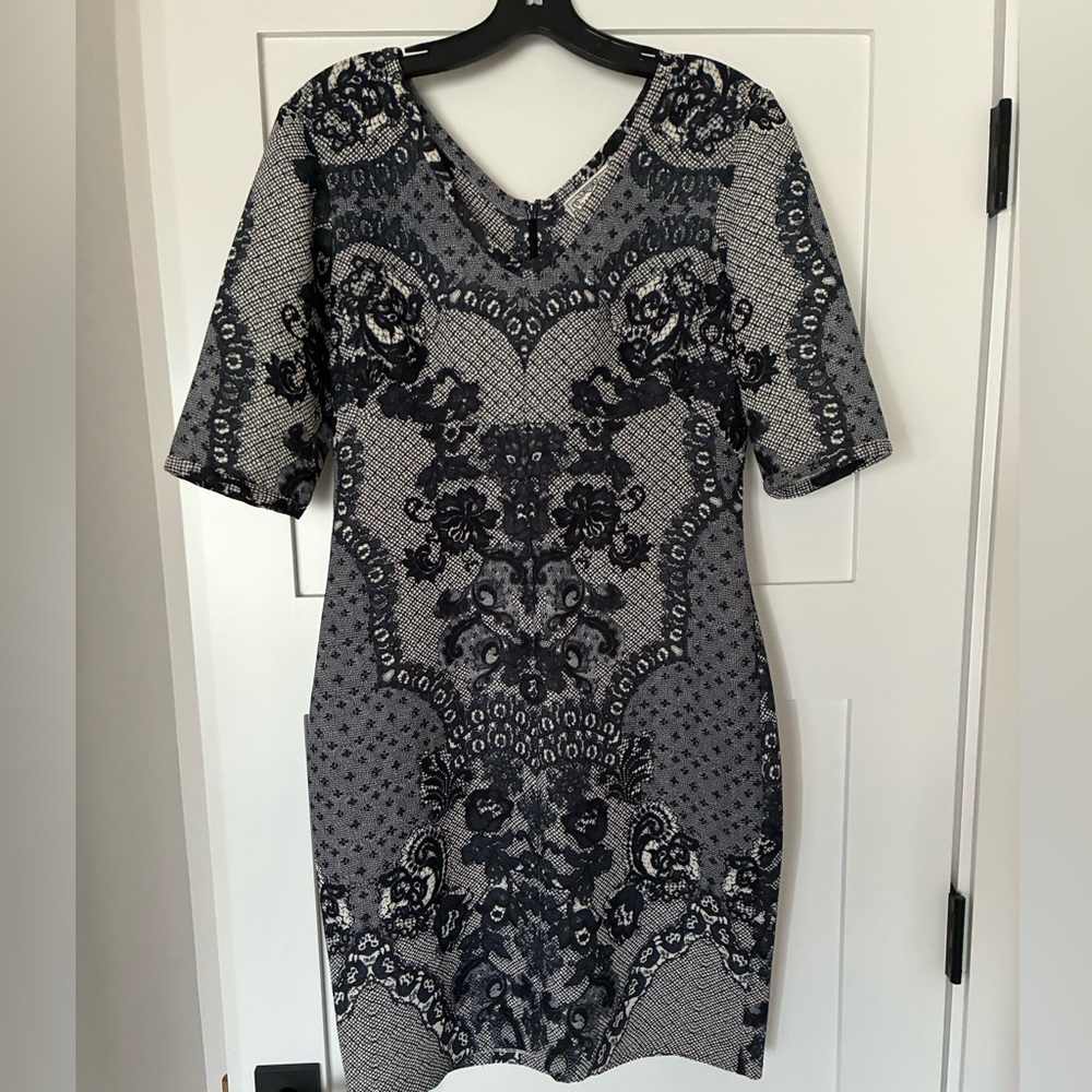 Yoana Baraschi Chic Navy and Cream NWOT above knee Paisly Dress